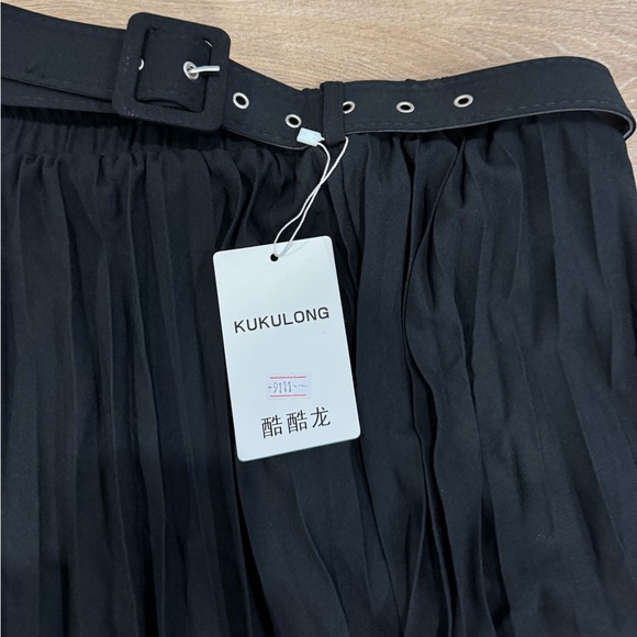 Kukulong High Wait Pleated Skirt with Belt - Size 6 - Picture 2 of 3
